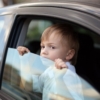 子供を車に残してさえおけば駐車違反にはならない？